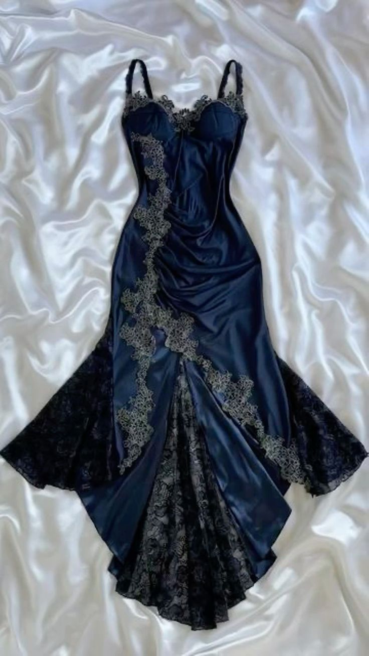 Robe de bal sirène sexy à bretelles spaghetti en dentelle C617