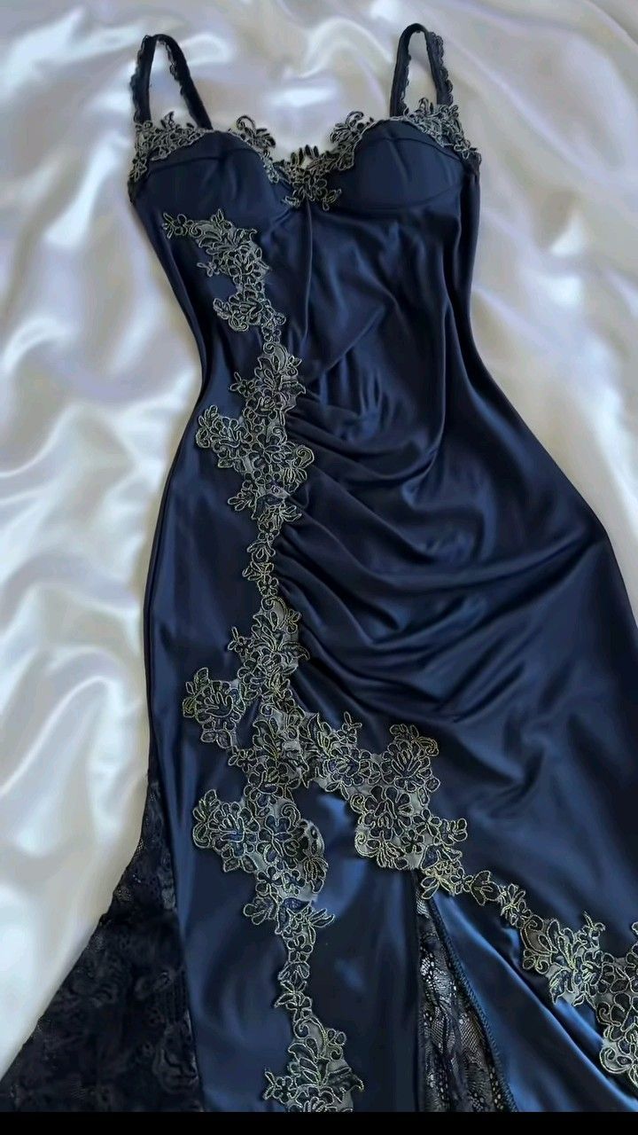 Robe de bal sirène sexy à bretelles spaghetti en dentelle C617