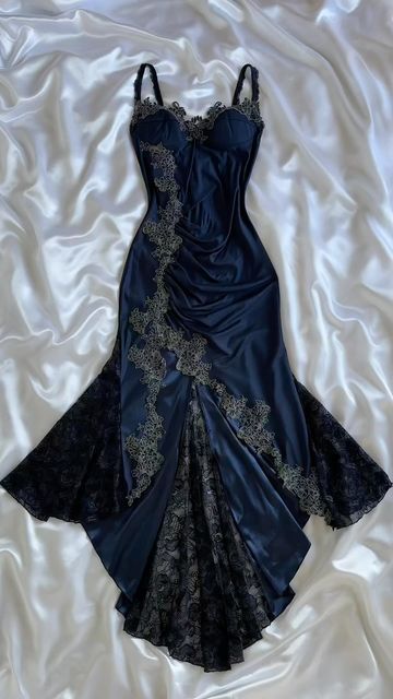 Robe de bal sirène sexy à bretelles spaghetti en dentelle C617