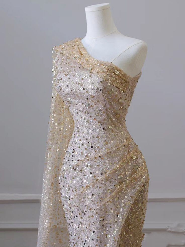 Robe de bal longue sirène dorée à une épaule et fente, ornée de sequins, référence C6215
