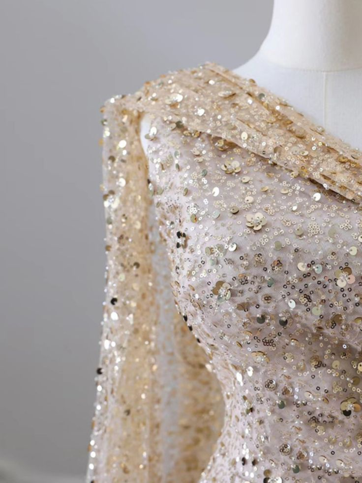 Robe de bal longue sirène dorée à une épaule et fente, ornée de sequins, référence C6215