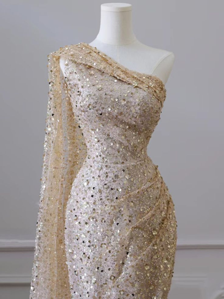 Robe de bal longue sirène dorée à une épaule et fente, ornée de sequins, référence C6215