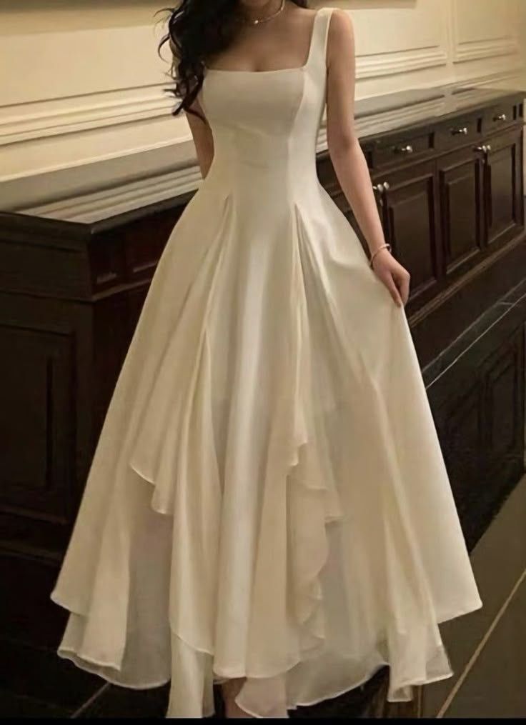 Robe de bal longue en satin et mousseline de soie, coupe trapèze, modèle C6224