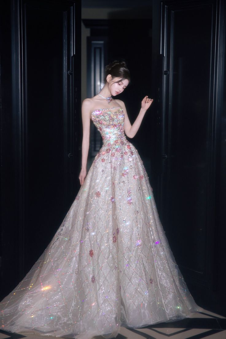 Magnifique robe de bal longue sans manches, en tulle brillant, coupe trapèze, sans bretelles, à sequins et à motifs floraux, référence C6302