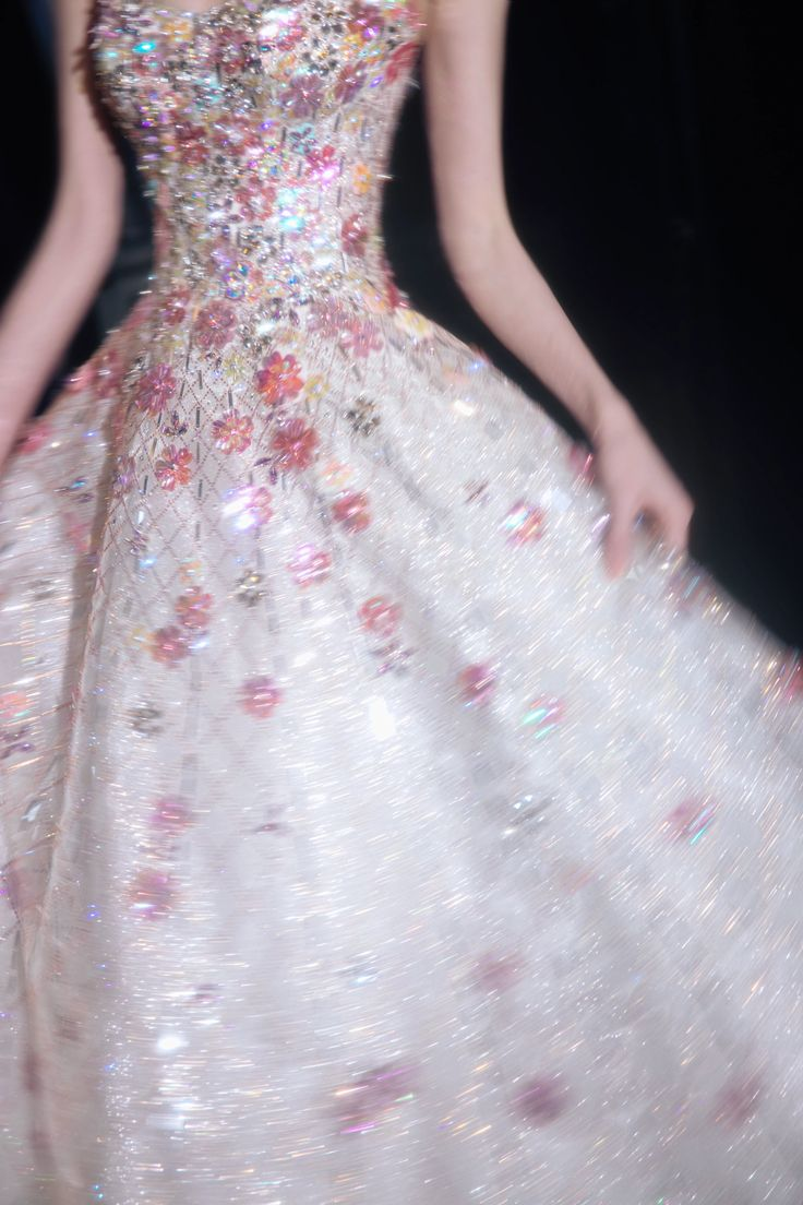 Magnifique robe de bal longue sans manches, en tulle brillant, coupe trapèze, sans bretelles, à sequins et à motifs floraux, référence C6302