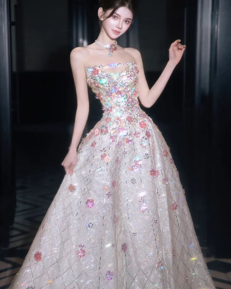 Magnifique robe de bal longue sans manches, en tulle brillant, coupe trapèze, sans bretelles, à sequins et à motifs floraux, référence C6302