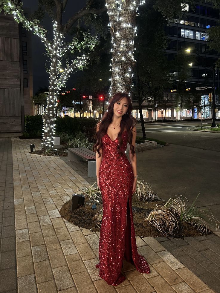 Robe de bal longue sirène à fines bretelles et sequins bordeaux scintillants, sans manches, référence C6360