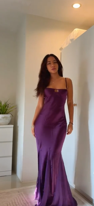 Robe de bal longue sirène en satin violet à fines bretelles spaghetti, sans manches, modèle C6361