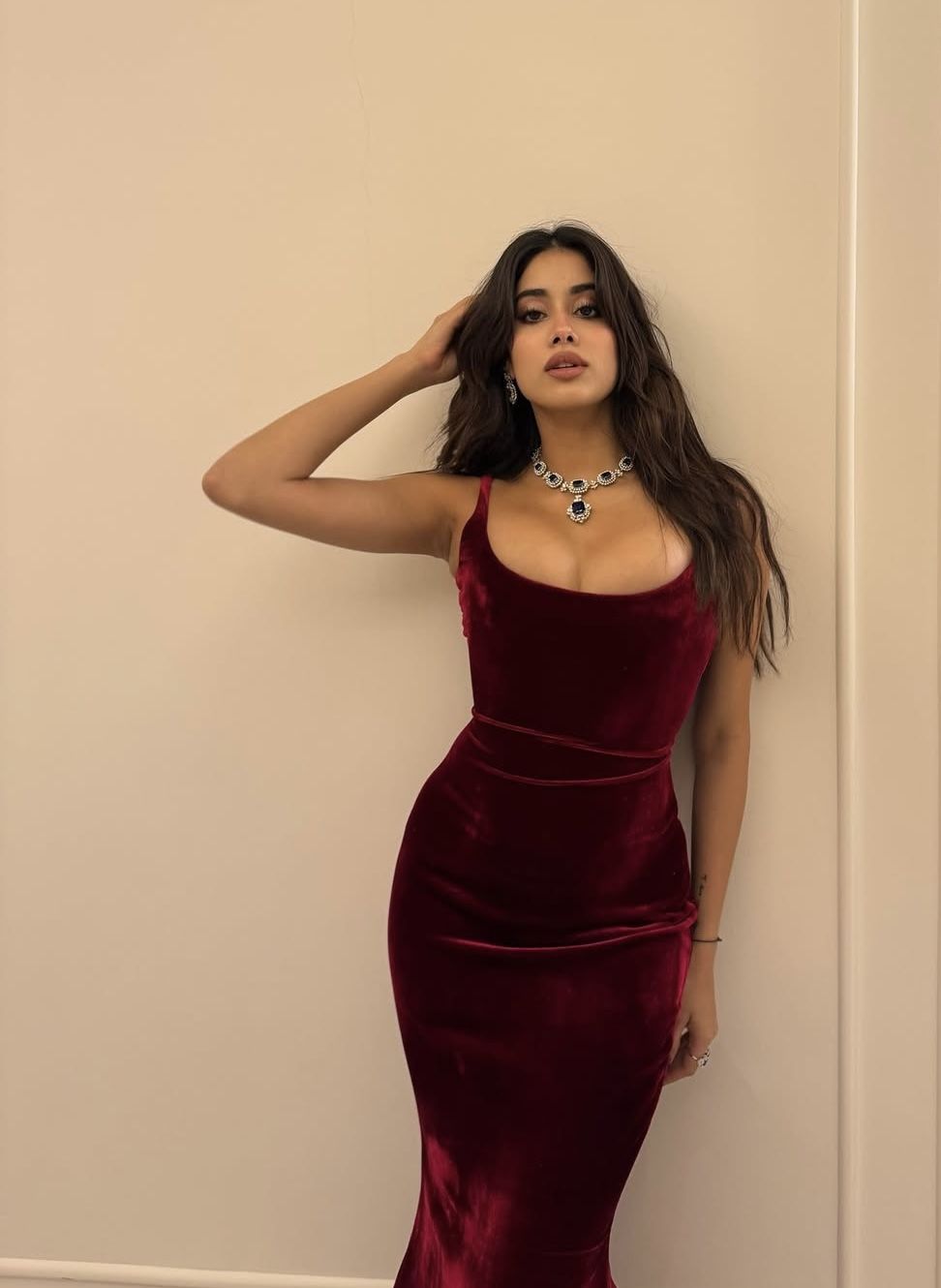 Robe de bal longue sirène en velours bordeaux, sans manches, à fines bretelles spaghetti, modèle C6363