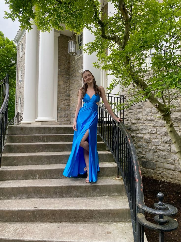 Robe de bal longue en satin, coupe trapèze, bretelles spaghetti, fente, sans manches, modèle C6404