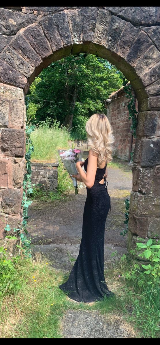 Robe de bal longue sirène en satin noir à fines bretelles et sequins, sans manches, référence C6419