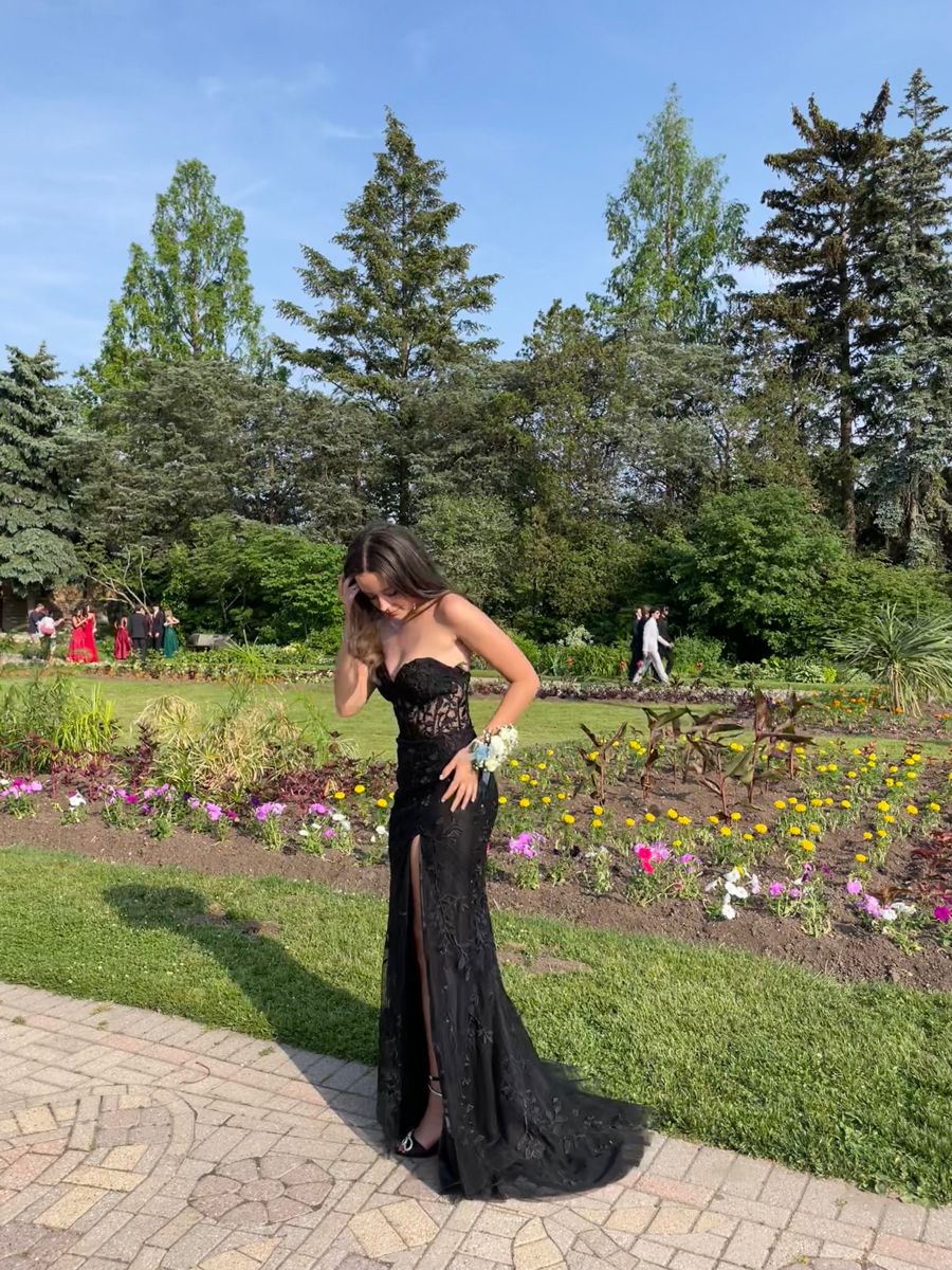 Robe de bal longue sirène noire à décolleté cœur et fente en dentelle, sans manches, modèle C6420