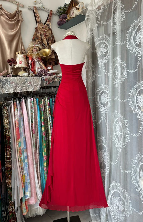 Robe de bal longue rouge élégante en mousseline de soie, coupe trapèze, dos nu, à volants et sans manches, référence C6422