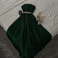 Robe de bal longue vert foncé, coupe trapèze, plissée, en satin, ornée de perles et sans manches, référence C6425