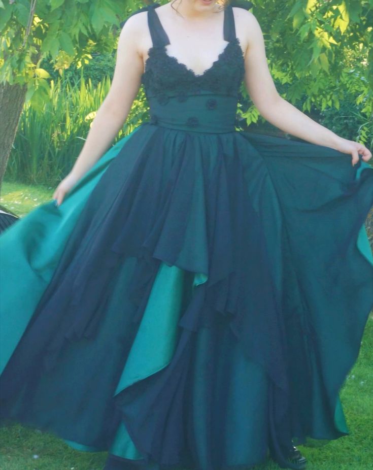 Robe de bal longue chic en mousseline à fines bretelles et application, coupe trapèze, sans manches, référence C6432