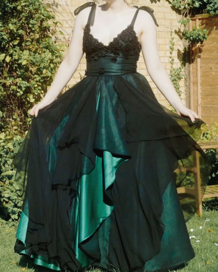 Robe de bal longue chic en mousseline à fines bretelles et application, coupe trapèze, sans manches, référence C6432