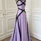 Robe de bal longue en satin lilas chic, coupe trapèze, bretelles spaghetti, sans manches, référence C6434