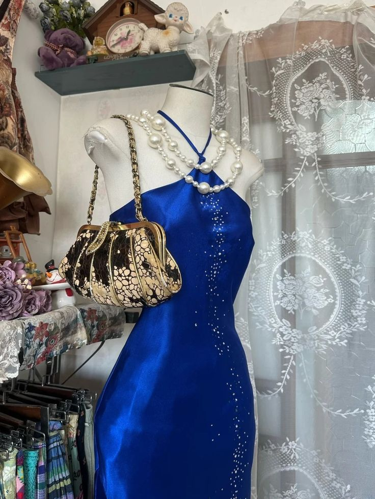 Robe de bal longue Obsession Mermaid, dos nu, en satin bleu royal, sans manches, ornée de perles, modèle C6458