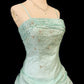 Robe de bal longue vert menthe à fines bretelles, en satin orné de perles, sans manches, référence C6462
