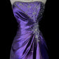 Robe de bal longue violette plissée en satin et dentelle, sans manches, coupe trapèze, sans bretelles, ornée de perles et de perles. Référence C6463
