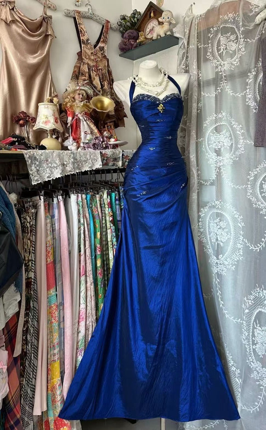 Robe de bal longue sirène dos nu en satin bleu roi ornée de perles, sans manches, référence C6471