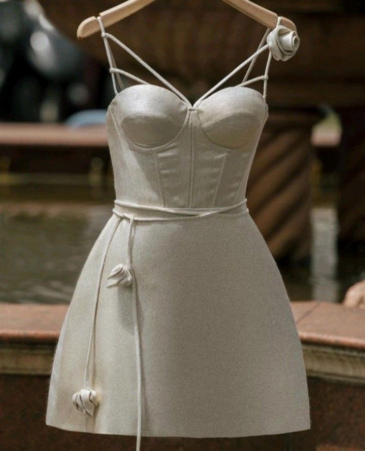 Robe trapèze élégante à bretelles Spaghetti, tenue courte de retour, tenue de 18e anniversaire, C657