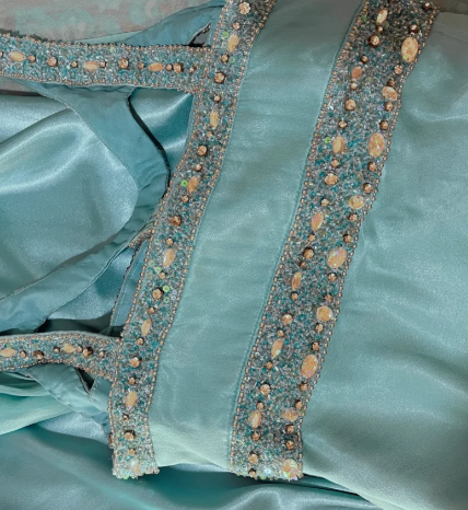 Robe de bal longue sirène en satin et mousseline, ornée de sequins et de perles, sans manches, référence C6704