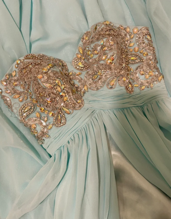 Robe de bal longue chic en mousseline de soie à sequins et perles, coupe trapèze, décolleté cœur, sans manches, référence C6708