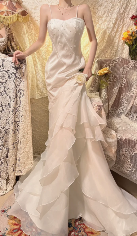 Robe de bal longue sirène à fines bretelles, en satin, mousseline et perles, sans manches, modèle C6719