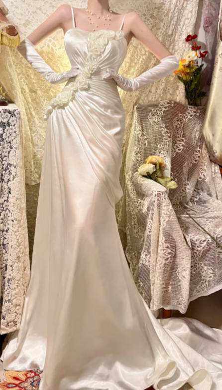 Robe de bal longue sirène élégante à fines bretelles et plissée en satin, référence C6720