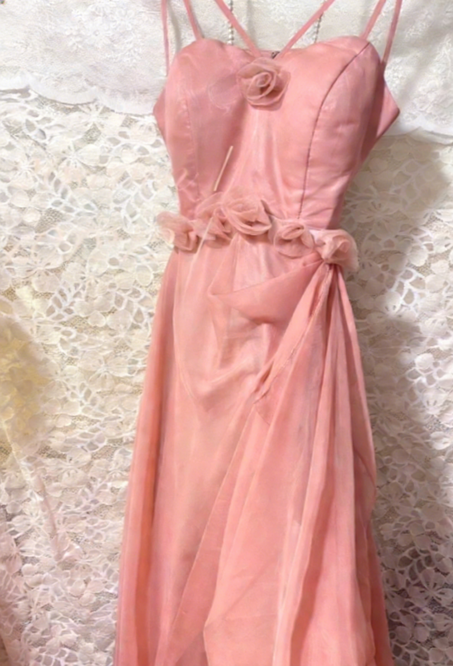 Robe de bal longue élégante en mousseline pêche à fines bretelles et coupe trapèze, référence C6737
