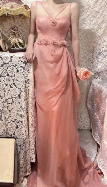 Robe de bal longue élégante en mousseline pêche à fines bretelles et coupe trapèze, référence C6737