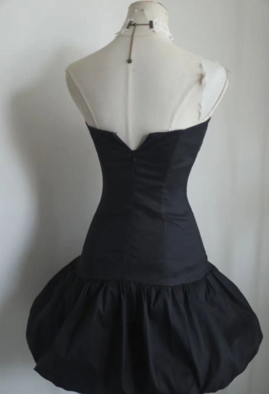 Cute Black A Line Sweetheart Satin Short Homecoming Dress 19th Birthday Outfits C6738