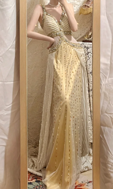 Magnifique robe de bal longue en tulle à col V et perles, coupe trapèze, référence C6740