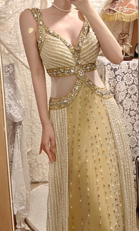 Magnifique robe de bal longue en tulle à col V et perles, coupe trapèze, référence C6740