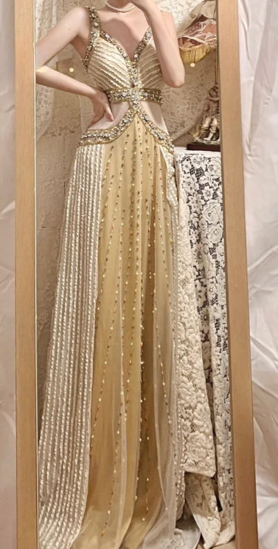 Magnifique robe de bal longue en tulle à col V et perles, coupe trapèze, référence C6740