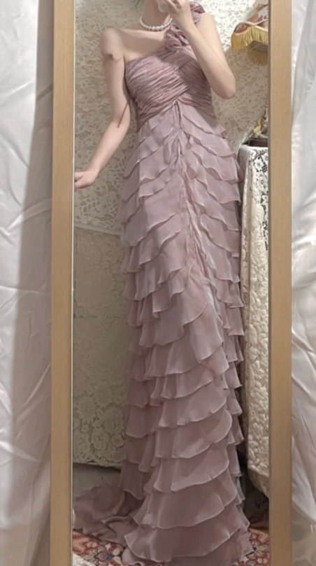 Robe de bal longue en mousseline à volants asymétriques et coupe trapèze, référence C6741