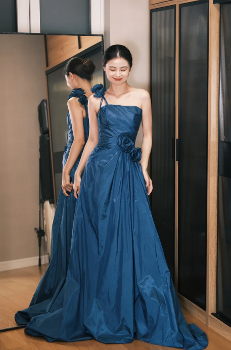 Robe de bal longue élégante en satin plissé, coupe trapèze asymétrique, robe de soirée C6743