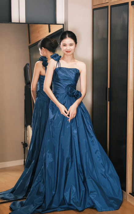 Robe de bal longue élégante en satin plissé, coupe trapèze asymétrique, robe de soirée C6743