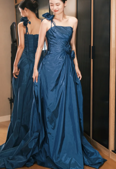 Robe de bal longue élégante en satin plissé, coupe trapèze asymétrique, robe de soirée C6743