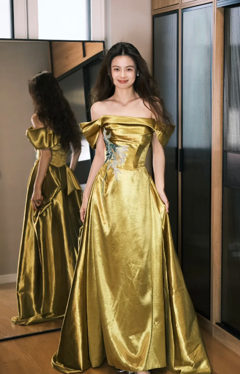 Robe de bal longue formelle en satin à sequins, coupe trapèze, épaules dénudées, référence C6747