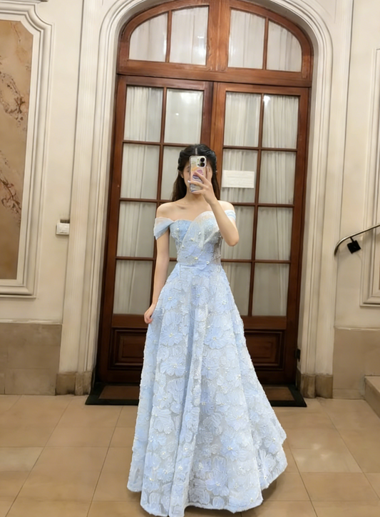 Robe de bal longue en satin et dentelle, coupe trapèze, épaules dénudées, référence C6785