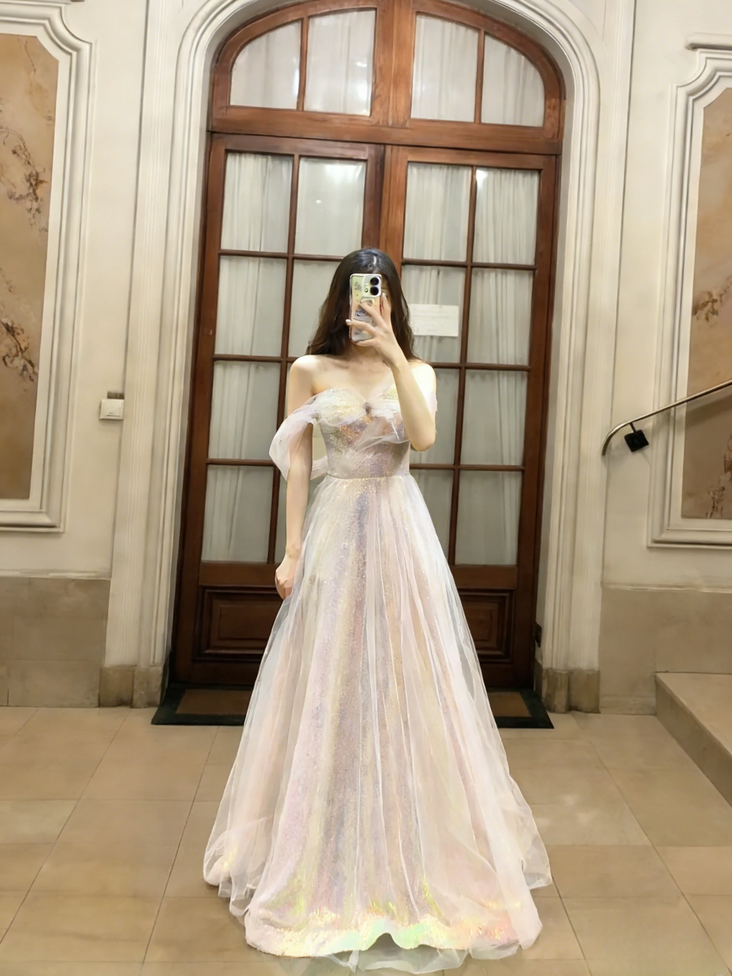 Robe de bal longue en tulle à épaules dénudées et coupe trapèze, référence C6792