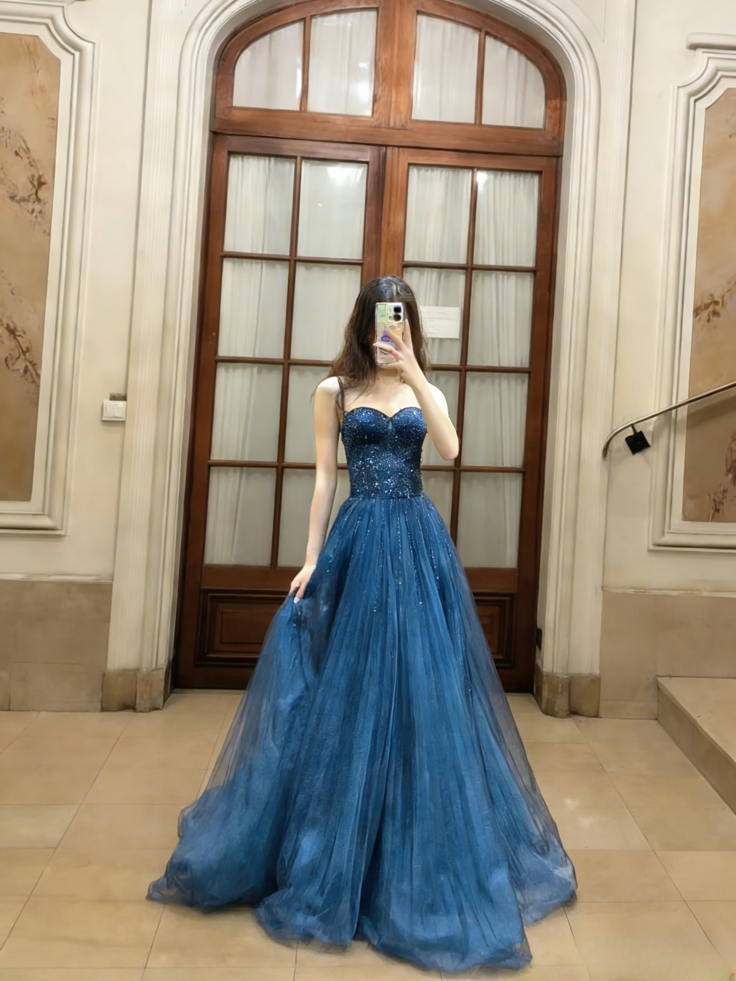 Robe de bal longue élégante en tulle à sequins et fines bretelles spaghetti, coupe trapèze, référence C6793