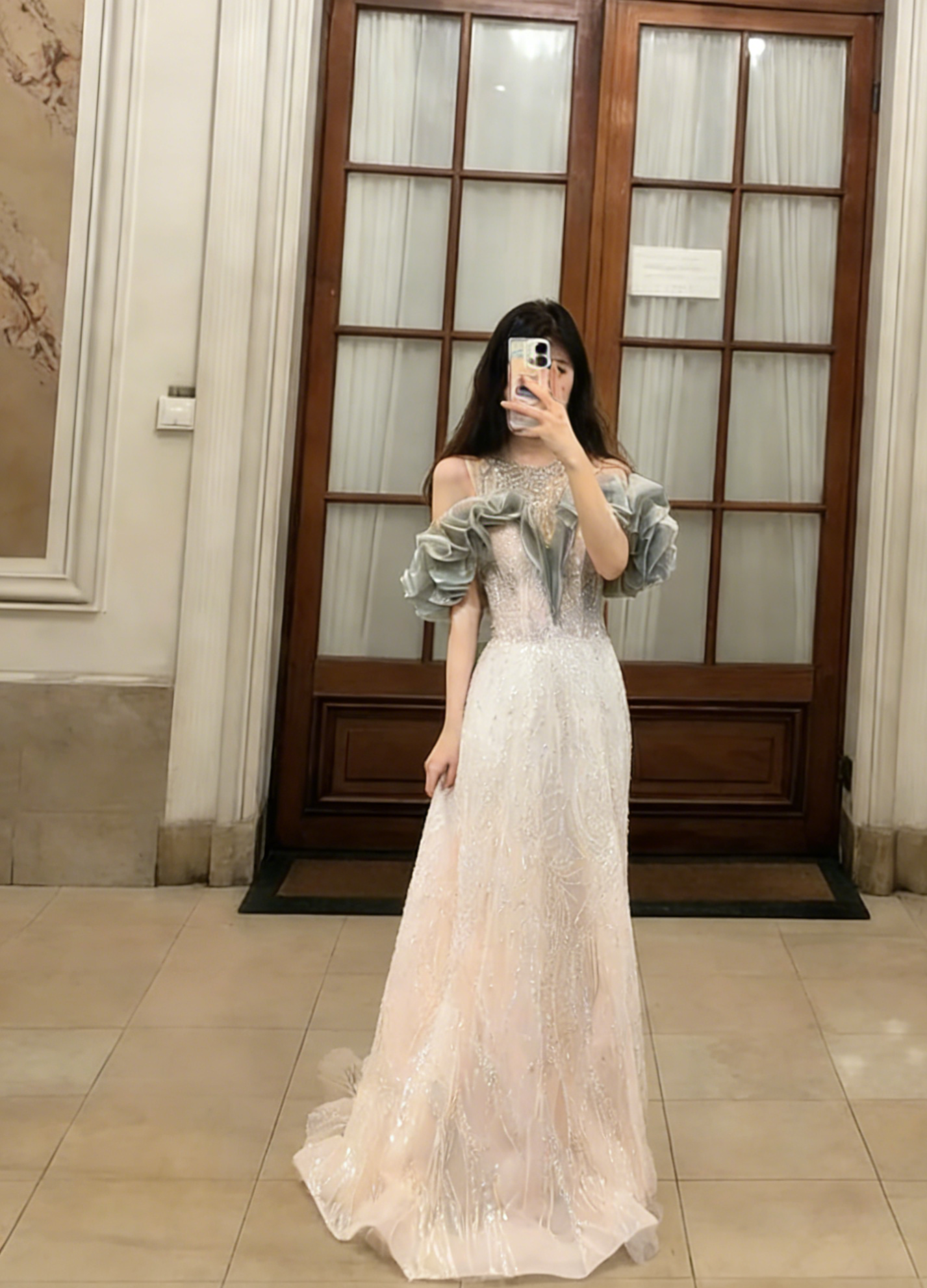 Robe de bal longue en tulle à sequins et jupe trapèze épaules dénudées, modèle C6795