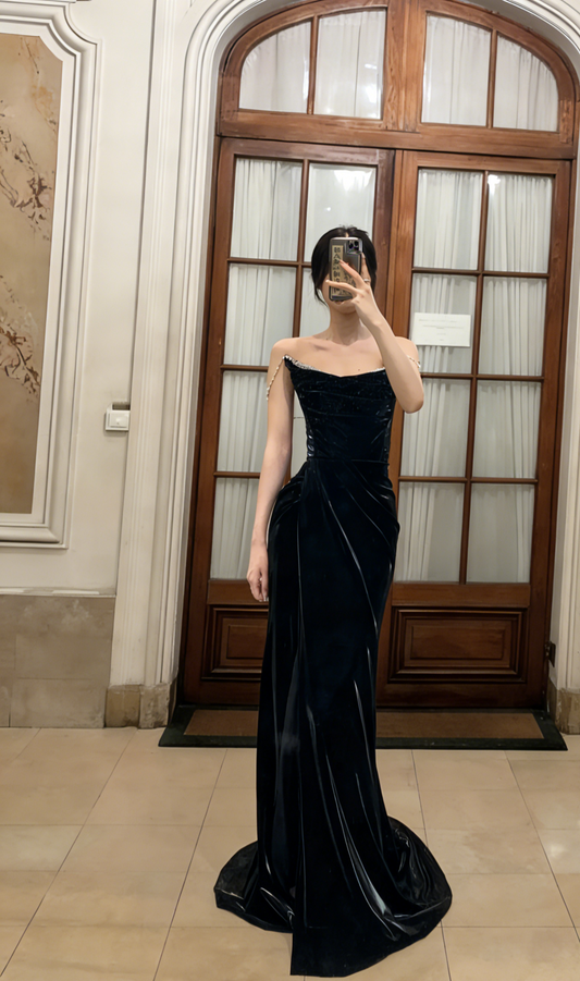 Robe de bal longue en satin noir à fines bretelles, modèle Noble Mermaid C6797