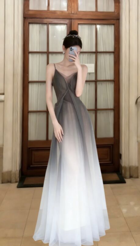 Robe de bal longue en tulle dégradé à fines bretelles spaghetti et coupe trapèze, référence C6849