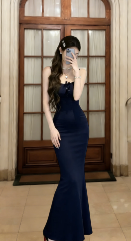 Robe de bal longue sirène bleu marine moulante en satin à fines bretelles, référence C6851