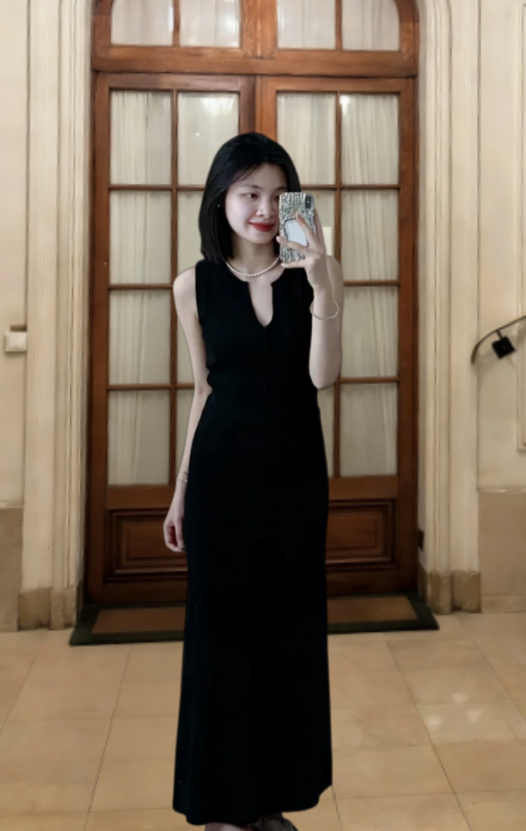 Robe de bal longue en satin noir chic, coupe trapèze, référence C6858