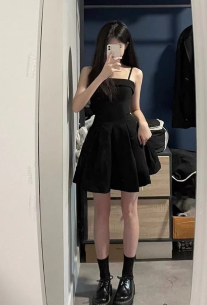Pleated spaghetti strap dress, fitted waist, puffy skirt, black short dress C7017